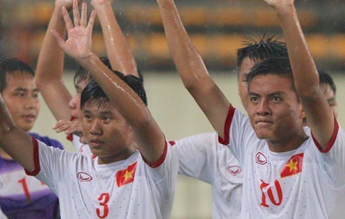 HLV Hoàng Anh Tuấn nói gì về những lời chê về lối chơi của U19 VN?