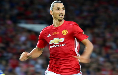 Ibra thách thức đối thủ trước derby Manchester