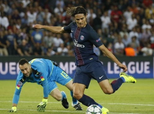 VIDEO: 4 pha bóng chân gỗ của Cavani trước khung thành Arsenal