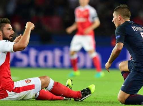 VIDEO: Giroud nhận thẻ đỏ oan trước PSG?