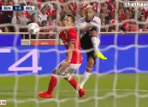 VIDEO: Quaresma 'nã đại bác' khiến cầu thủ Benfica ngất tại chỗ