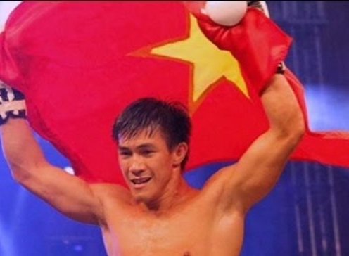 VIDEO: Nguyễn Trần Duy Nhất đánh bại võ sỹ Trung Quốc ở chung kết Muay Thái