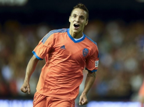 VIDEO: Rodrigo bắt volley đẹp mắt nâng tỷ số lên 2-1 cho Valencia