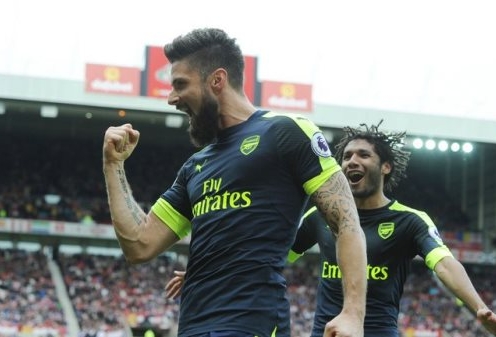 Cú đúp khó tin của Giroud trước Sunderland