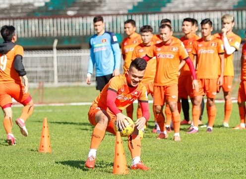 Điểm tin 17/11: Hữu Thắng ngại chất lượng mặt sân tại Myanmar