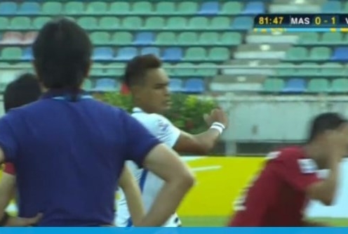 VIDEO: Hành động thiếu fair-play của cầu thủ Malaysia với Thành Lương