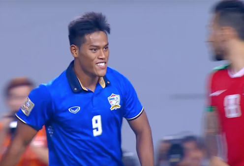 VIDEO: Siroch Chatthong ghi bàn chóng vánh ngay đầu hiệp 2