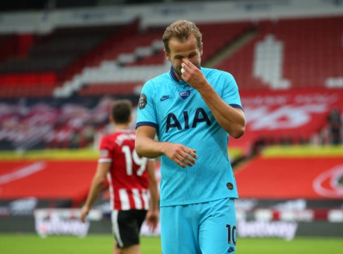 Sự cứng nhắc của VAR khiến Harry Kane nhận trái đắng