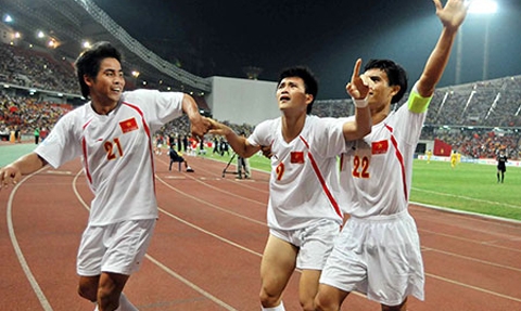 Đồng đội Công Vinh bất ngờ bán đấu giá HCV AFF Cup 2008