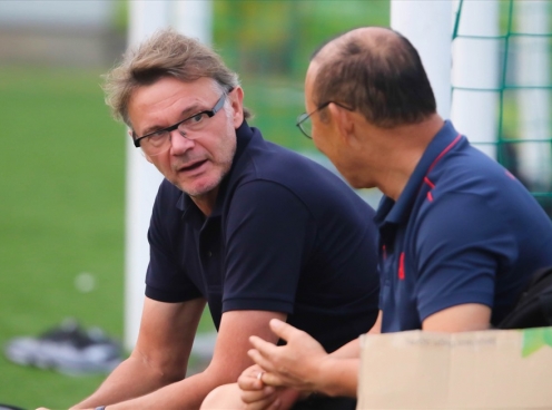 HLV Troussier mất suất tham dự Toulon Cup vào tay HLV Park?