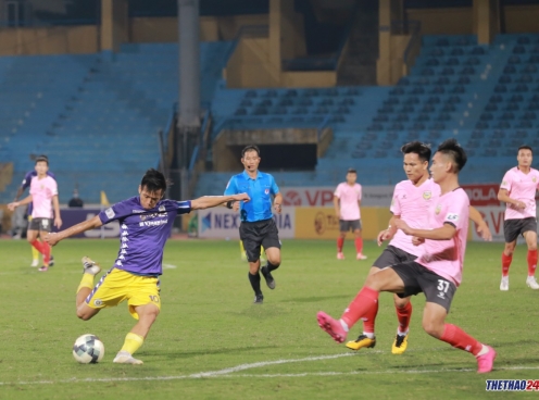 Văn Quyết 'tả xung hữu đột' mang về 3 điểm cho Hà Nội FC
