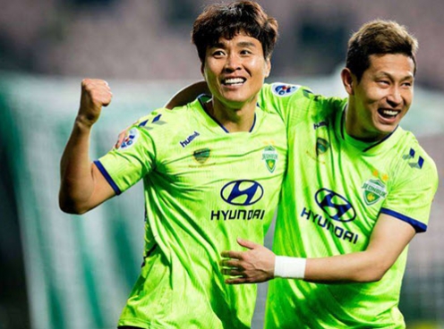 Đương kim vô địch K-League chiến thắng nhọc nhằn trong ngày ra quân