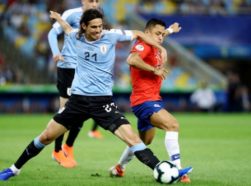 Hạ gục Chile, Uruguay vào Tứ kết với ngôi nhất bảng