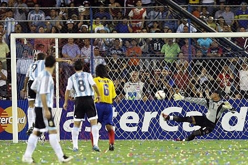 Tiền đạo Argentina sút trượt 3 quả penalty một trận ở Copa America