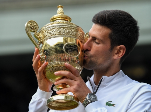 Djokovic hạ gục Federer trong trận chung kết Wimbledon kinh điển và điên rồ