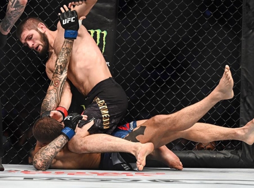 UFC 242: 'Đại bàng Nga' Khabib tái xuất hoàn hảo với thắng lợi chóng vánh