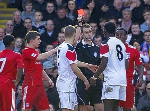 VIDEO: Pogba nhận thẻ đỏ sau khi sút penalty đánh lừa thủ môn