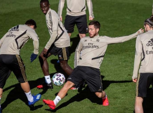 VIDEO: Eden Hazard trở lại tập luyện cùng Real Madrid