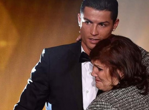 Mẹ Ronaldo nhập viện vì đột quỵ