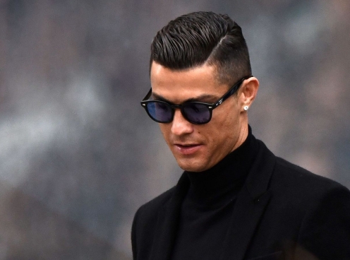 Ronaldo sắp kiếm đủ 1 tỷ USD bất chấp Covid-19