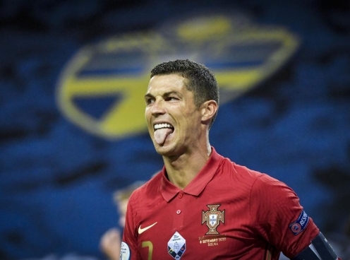 Giggs: 'Ronaldo sẽ chơi bóng đến năm 40 tuổi'