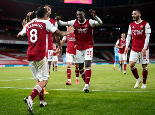 Arsenal nhọc nhằn giành 3 điểm ở trận derby London