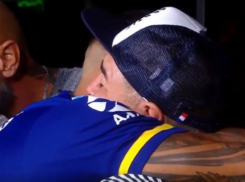 VIDEO: Khoảnh khắc chia tay cuối cùng giữa Tevez và Maradona