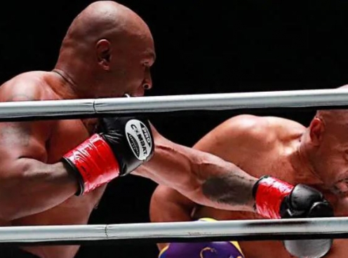 VIDEO: Mike Tyson tái xuất sau 15 năm, đấu 8 hiệp mãn nhãn