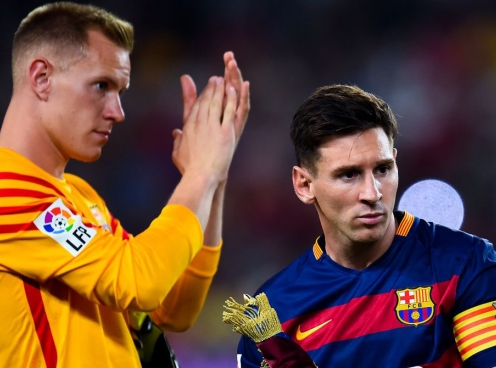 Messi mâu thuẫn với người hùng của Barca