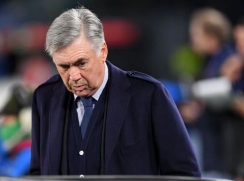 Thắng 4-0, HLV Carlo Ancelotti vẫn bị sa thải