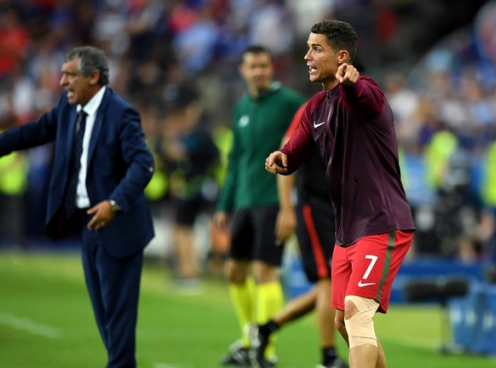 Ronaldo: 'Làm HLV, tôi sẽ dạy học trò rê bóng, sút và ghi bàn'