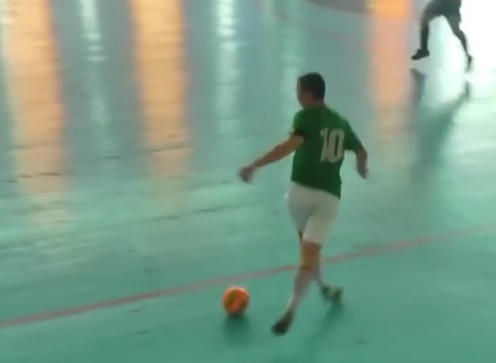 VIDEO: Pha rabona gây cười nhất sân bóng Futsal năm 2019