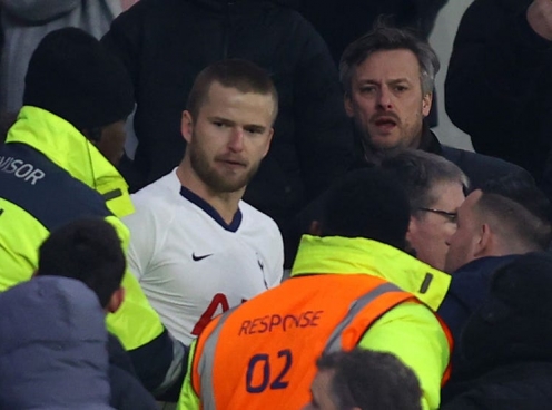 VIDEO: Cầu thủ Tottenham vừa gây hấn với CĐV là ai?