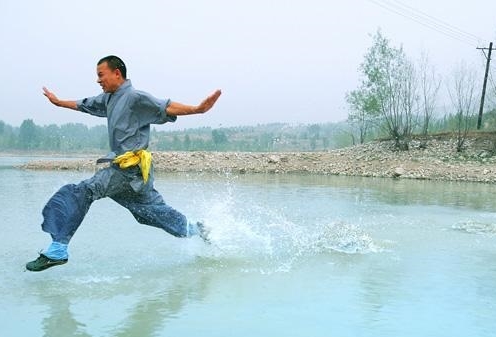 VIDEO: Võ sư Việt thi triển khinh công đạp nước, Thiếu Lâm, Võ Đang thán phục