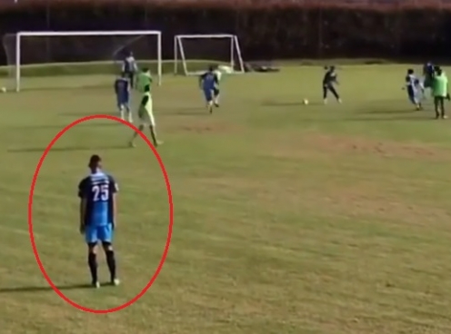 VIDEO: Cầu thủ lười nhất thế giới sẽ thi đấu như thế nào?