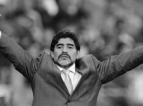 Huyền thoại Diego Maradona qua đời ở tuổi 60