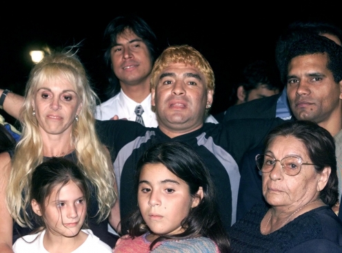 Người thân Maradona 'đấu đá' vì khối tài sản khổng lồ