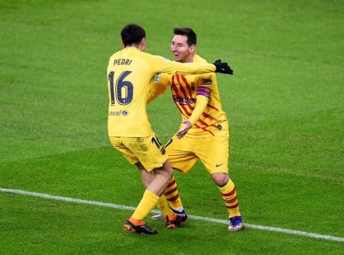 Messi giải cứu Barca trong trận cầu 5 bàn thắng