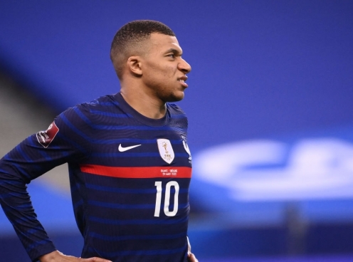 Mbappe bất ngờ khi bị sao MU từ chối bắt tay