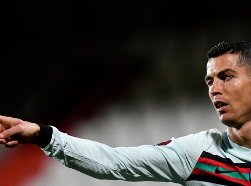 Ronaldo ghi bàn, đi vào lịch sử bóng đá châu Âu