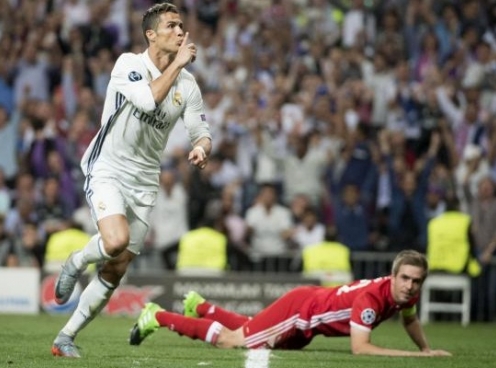 Ronaldo đi vào lịch sử sau hat-trick vào lưới Bayern Munich
