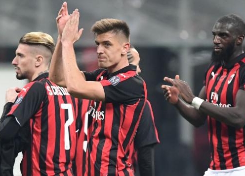 Thắng Napoli 2-0, AC Milan vào bán kết Coppa Italia