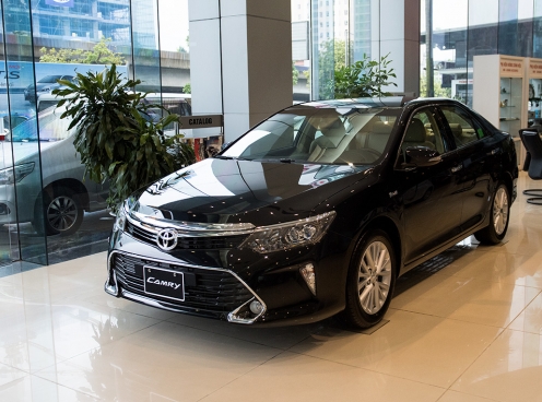 Giá Toyota Camry giảm tới 70 triệu đồng, dọn kho đón xe nhập Thái