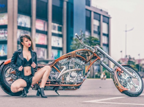 Xe & người đẹp: Mô tô Chopper cực hiếm khoe dáng bên hot girl Ngân Lee