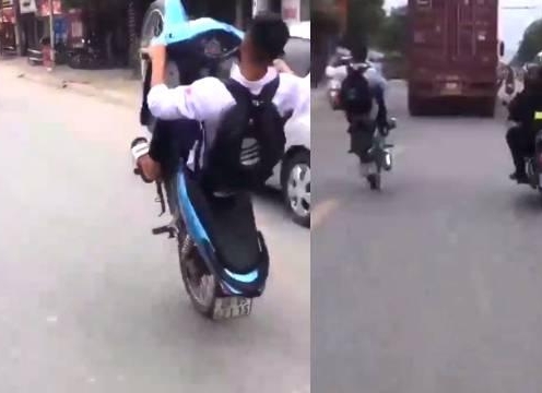 VIDEO: Nam sinh bốc đầu xe trêu ngươi CSCĐ Hà Nội