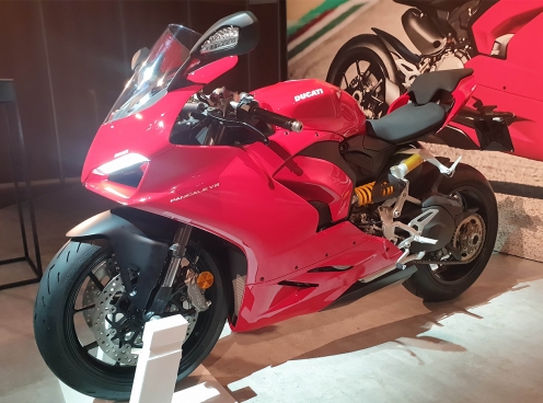 Ducati Panigale V2 2020 ra mắt, giá 'mềm' hơn Panigale V4