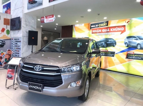 Giá xe Toyota Innova giảm 75 triệu đồng, quyết đầu Xpander