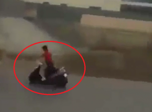 VIDEO: Nam thanh niên drift xe tay ga cực ấn tượng
