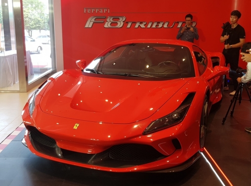 Cường Đô-la tậu siêu xe Ferrari F8 Tributo?
