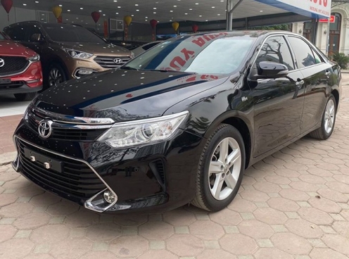 Có nên mua Toyota Camry 2017 giá hơn 900 triệu đồng?